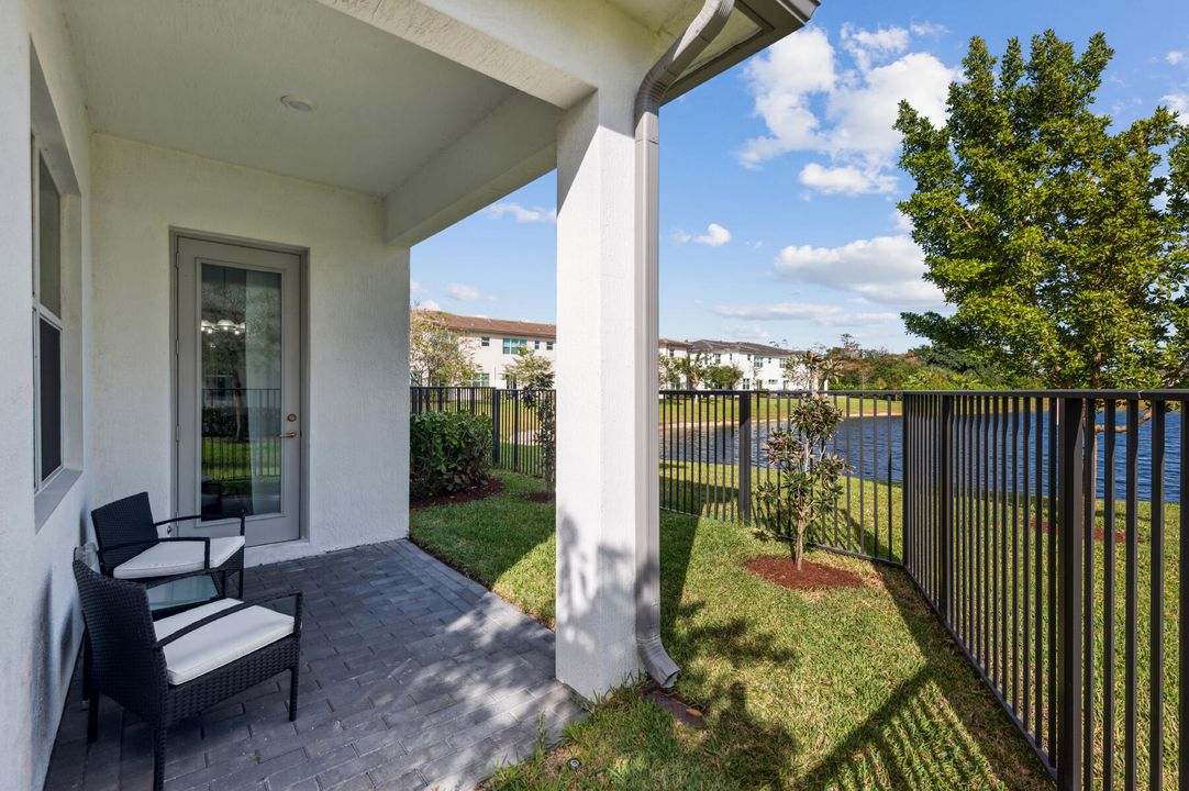 For Sale: $600,000 (3 beds, 2 baths, 2124 Square Feet)