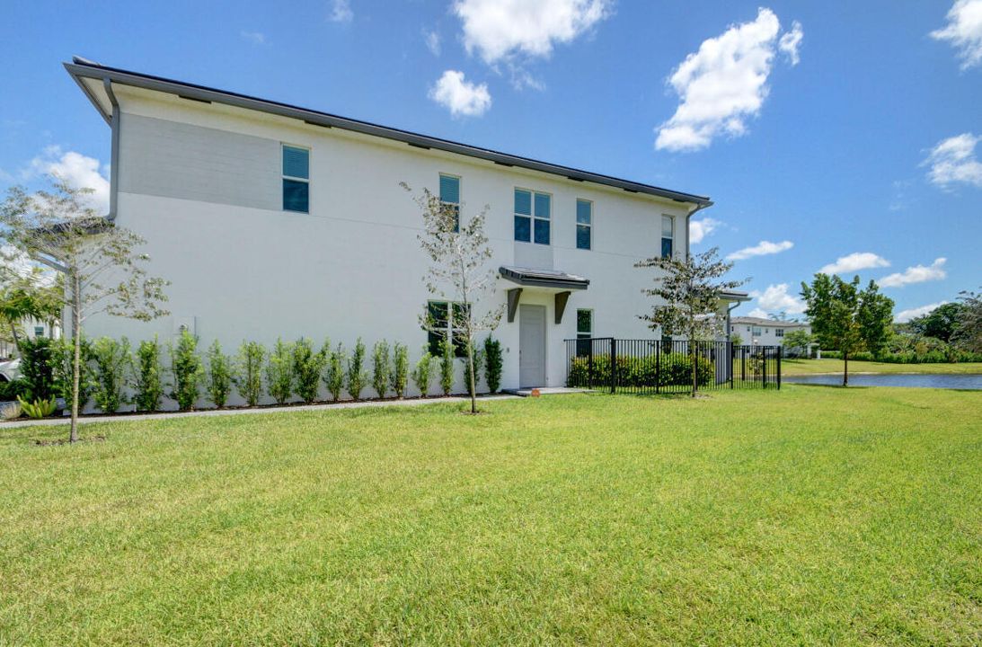 For Sale: $600,000 (3 beds, 2 baths, 2124 Square Feet)