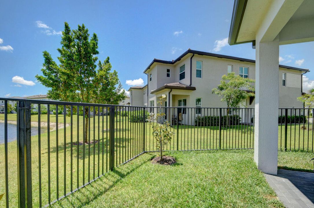 For Sale: $600,000 (3 beds, 2 baths, 2124 Square Feet)