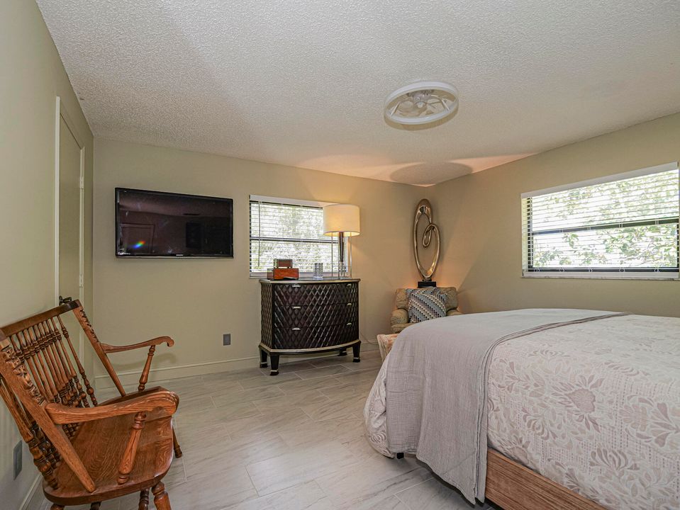 For Sale: $184,900 (2 beds, 2 baths, 1130 Square Feet)