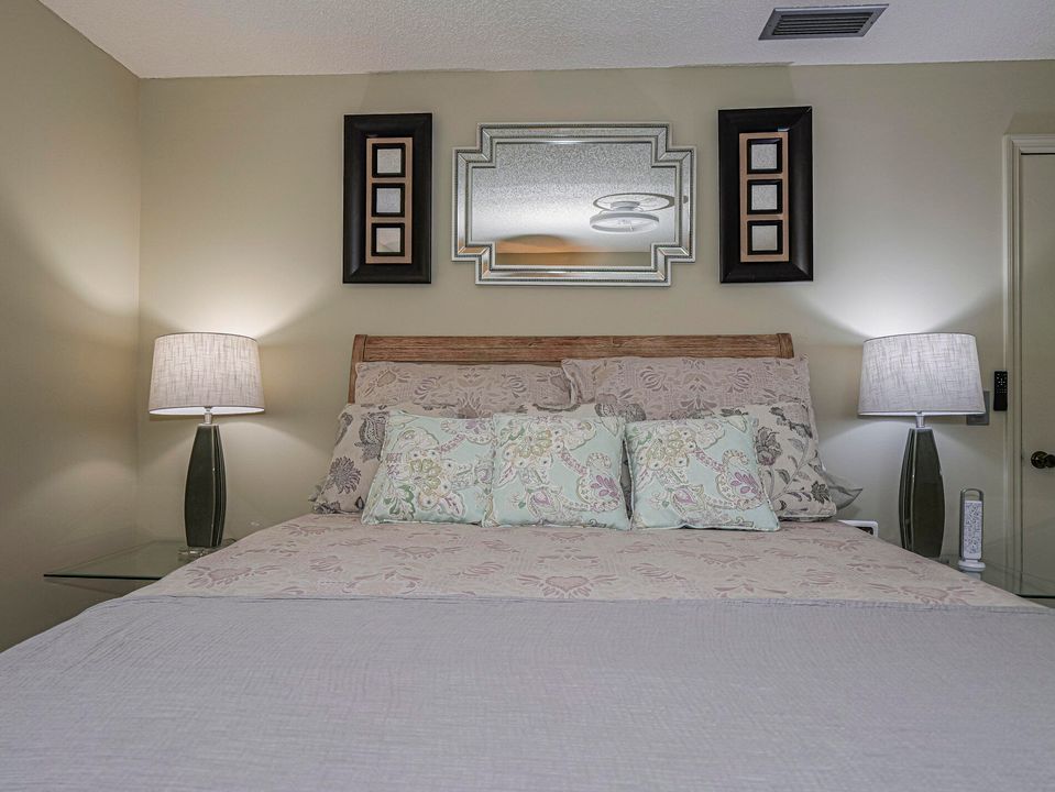 For Sale: $184,900 (2 beds, 2 baths, 1130 Square Feet)