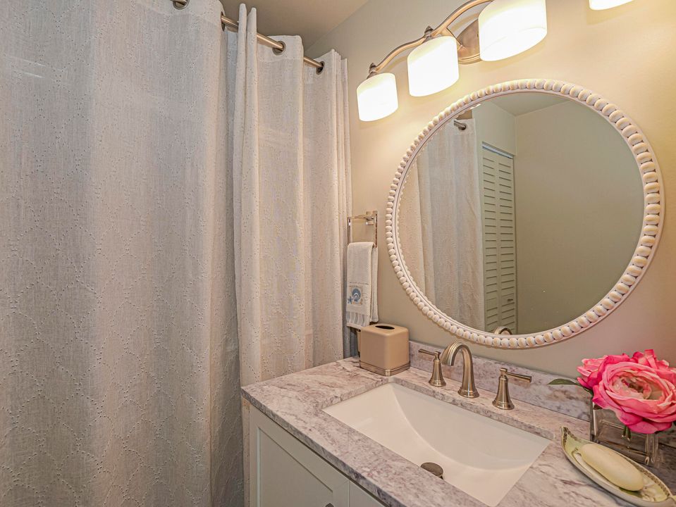 For Sale: $184,900 (2 beds, 2 baths, 1130 Square Feet)