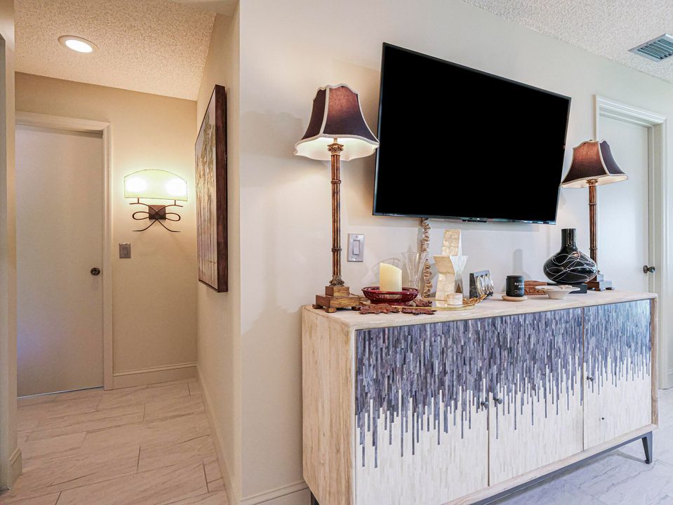 For Sale: $184,900 (2 beds, 2 baths, 1130 Square Feet)