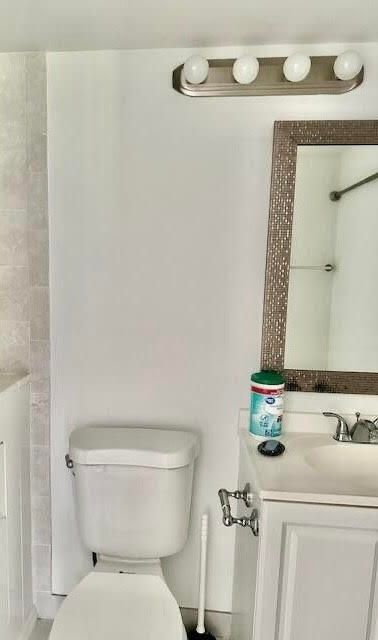 Active With Contract: $1,450 (1 beds, 1 baths, 715 Square Feet)