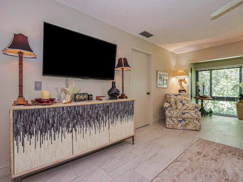 For Sale: $184,900 (2 beds, 2 baths, 1130 Square Feet)