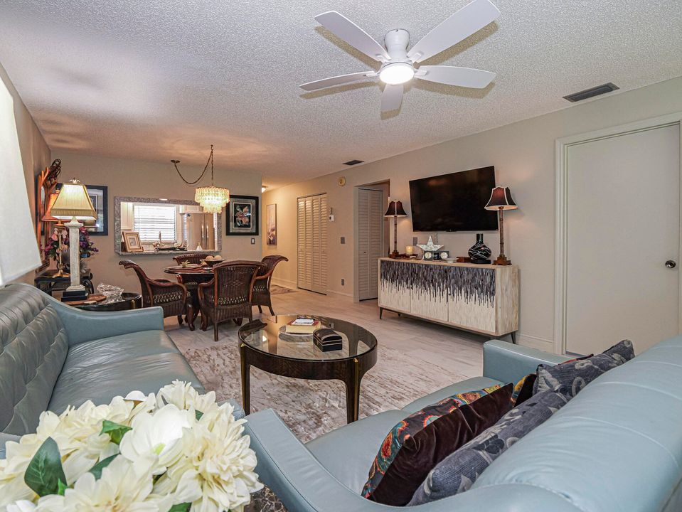 For Sale: $184,900 (2 beds, 2 baths, 1130 Square Feet)