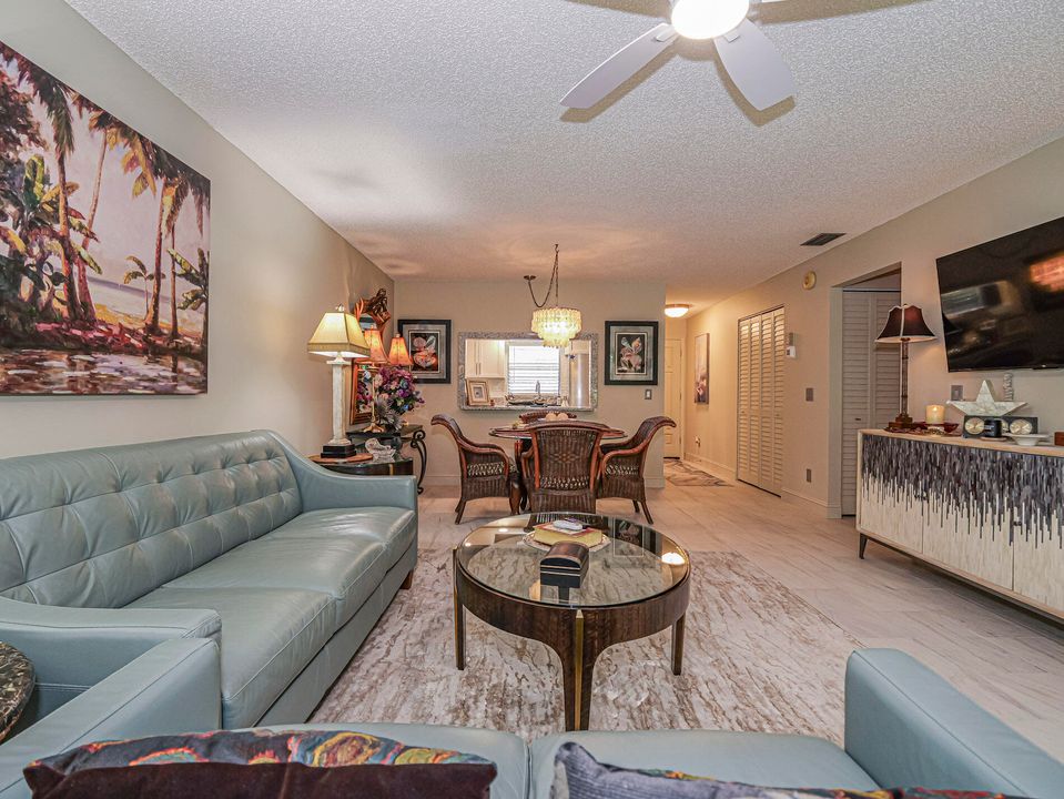 For Sale: $184,900 (2 beds, 2 baths, 1130 Square Feet)