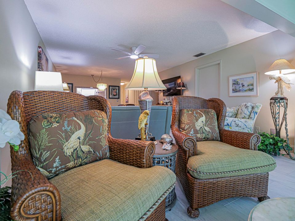 For Sale: $184,900 (2 beds, 2 baths, 1130 Square Feet)