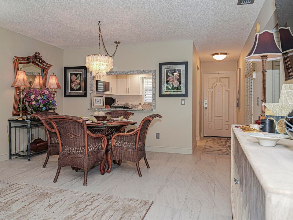 For Sale: $184,900 (2 beds, 2 baths, 1130 Square Feet)