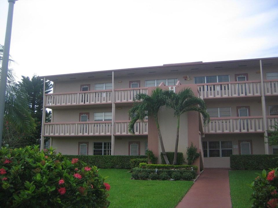 For Rent: $1,400 (1 beds, 1 baths, 720 Square Feet)