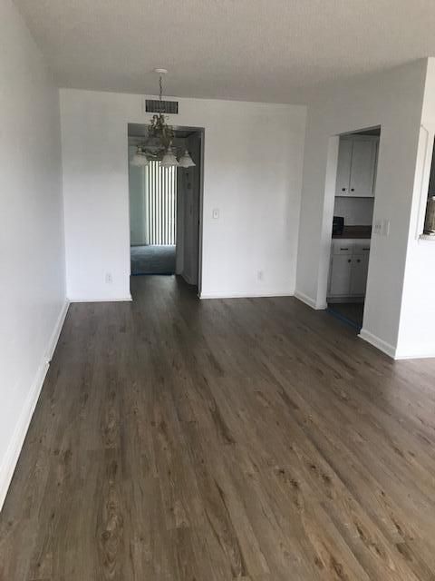 For Rent: $1,400 (1 beds, 1 baths, 720 Square Feet)