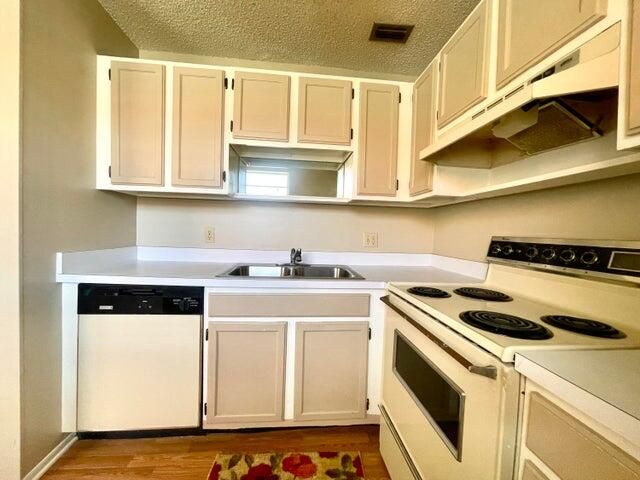 出租: $1,500 (2 贝兹, 2 浴室, 1014 平方英尺)