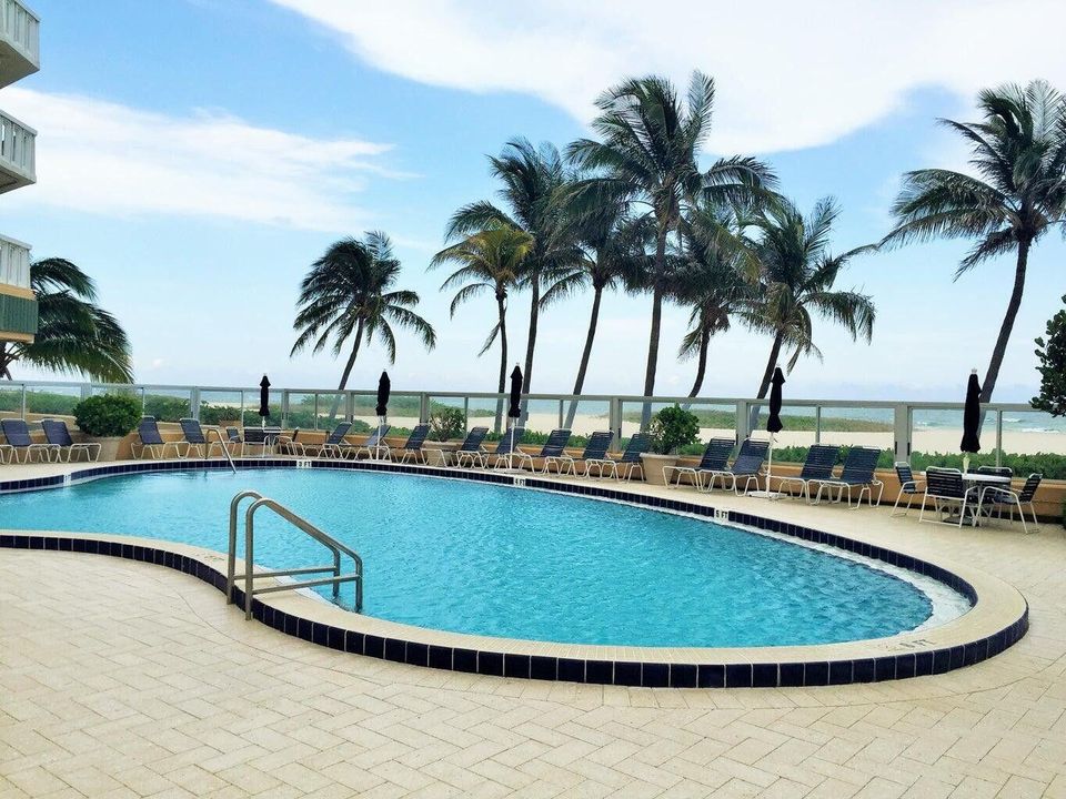 For Sale: $795,000 (2 beds, 2 baths, 1310 Square Feet)