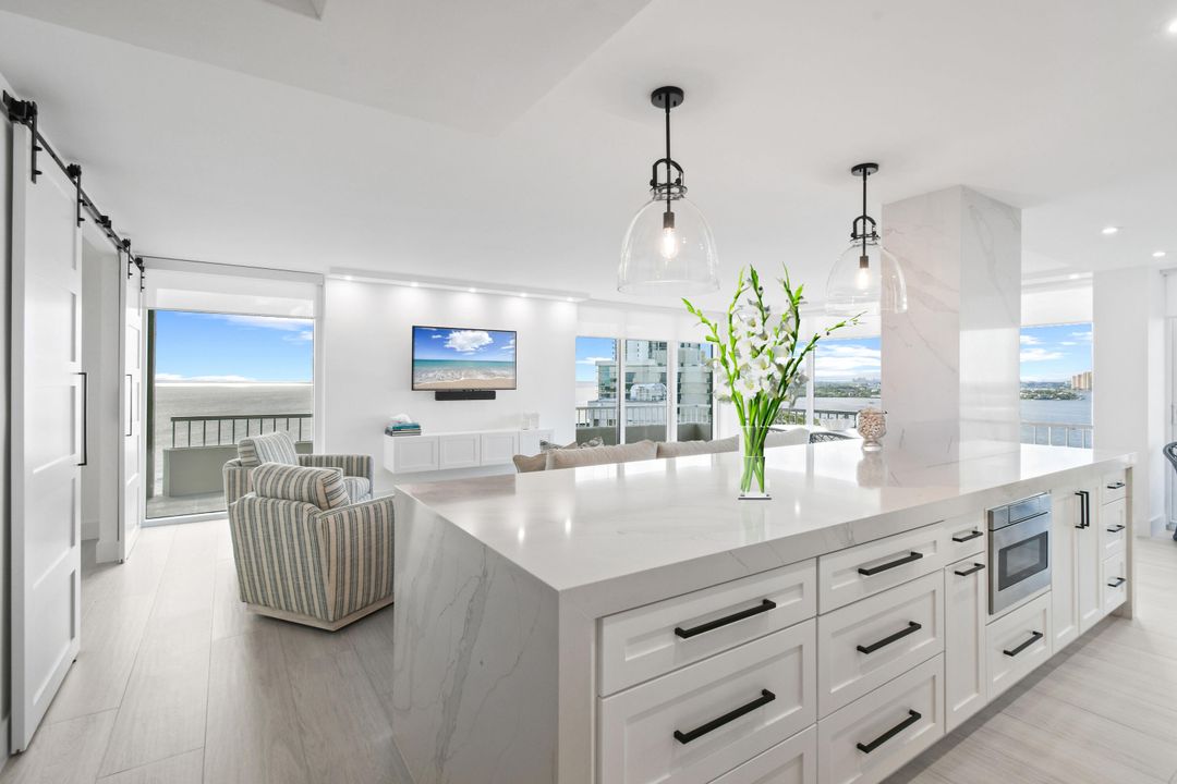 For Sale: $1,423,000 (2 beds, 2 baths, 1435 Square Feet)