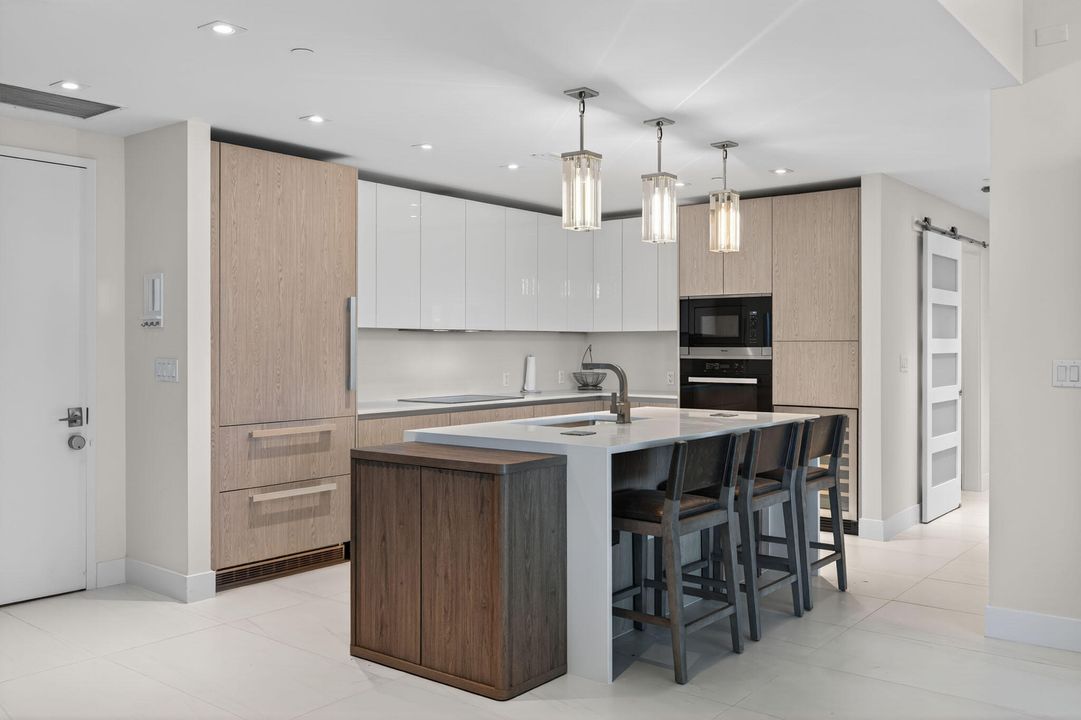 For Rent: $17,500 (2 beds, 3 baths, 2098 Square Feet)