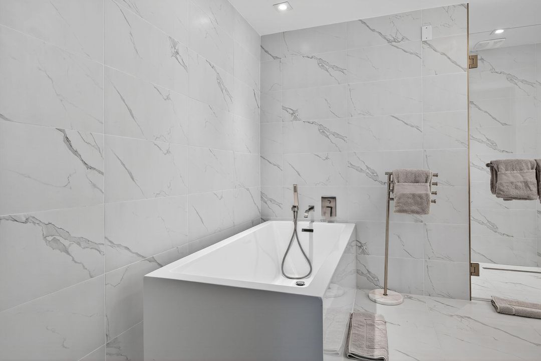 For Rent: $17,500 (2 beds, 3 baths, 2098 Square Feet)