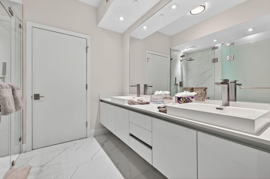 For Rent: $17,500 (2 beds, 3 baths, 2098 Square Feet)