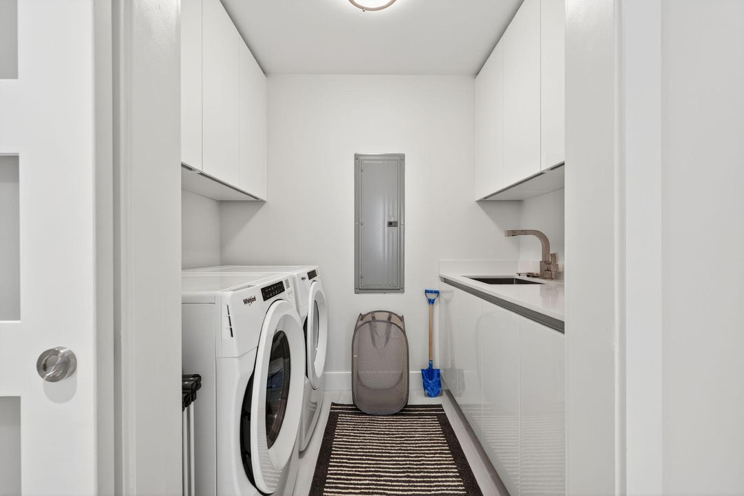 For Rent: $17,500 (2 beds, 3 baths, 2098 Square Feet)