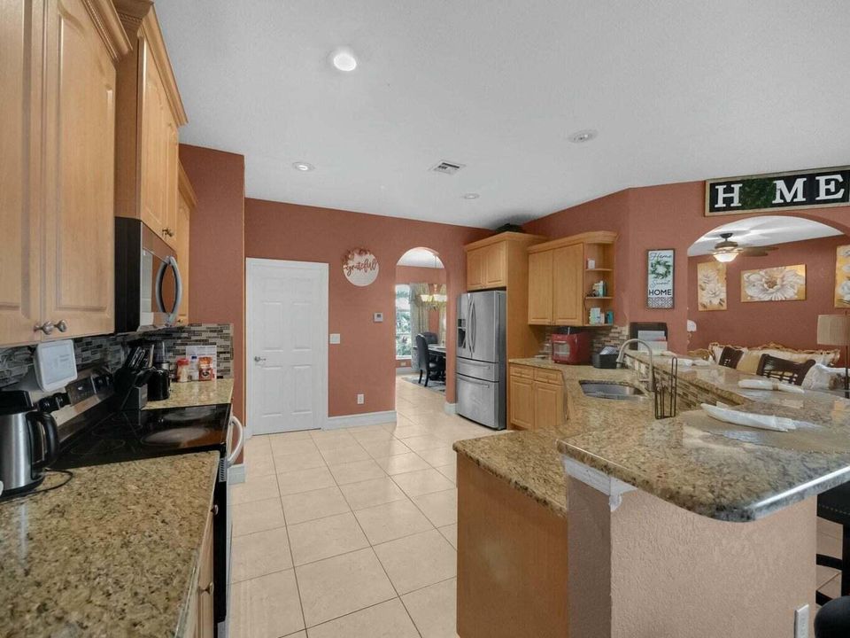 待售: $479,900 (4 贝兹, 3 浴室, 2415 平方英尺)