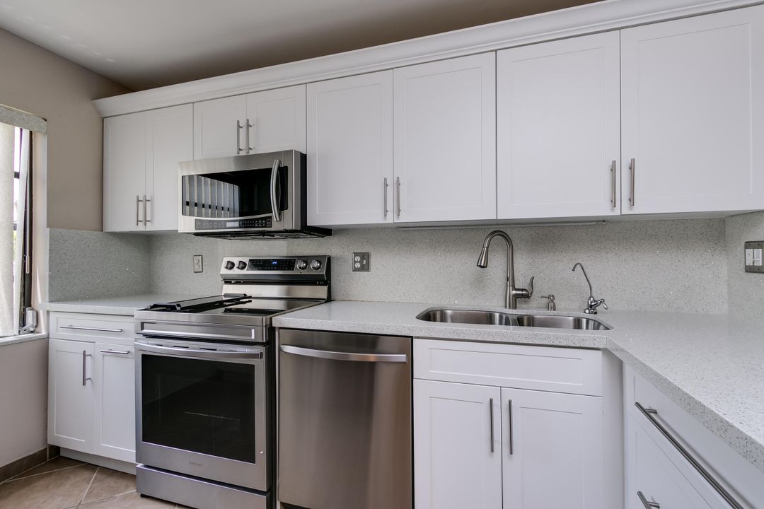 For Rent: $2,700 (2 beds, 2 baths, 1216 Square Feet)