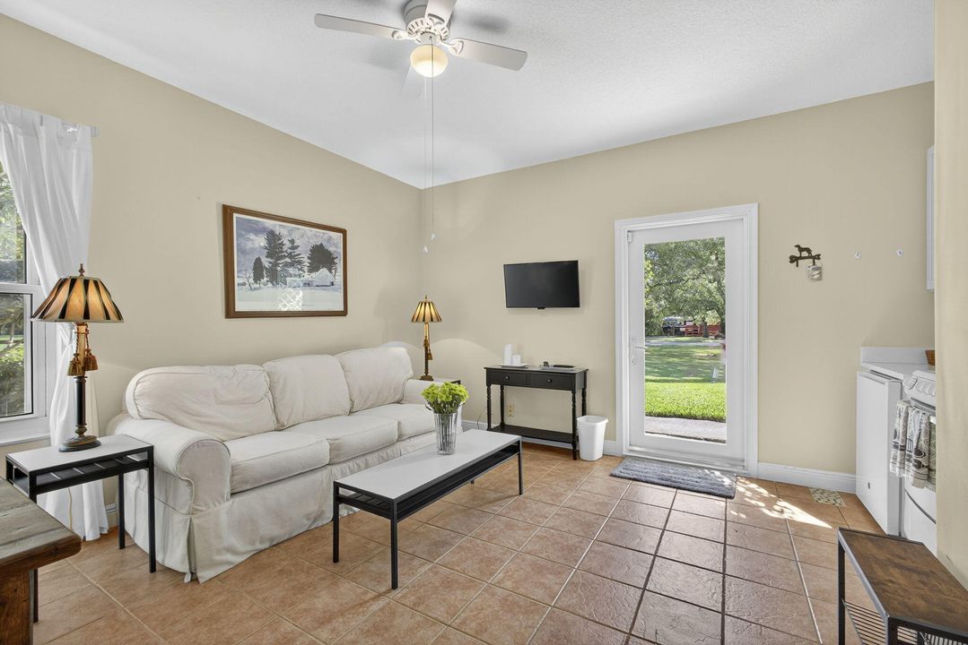 For Rent: $2,500 (1 beds, 1 baths, 500 Square Feet)