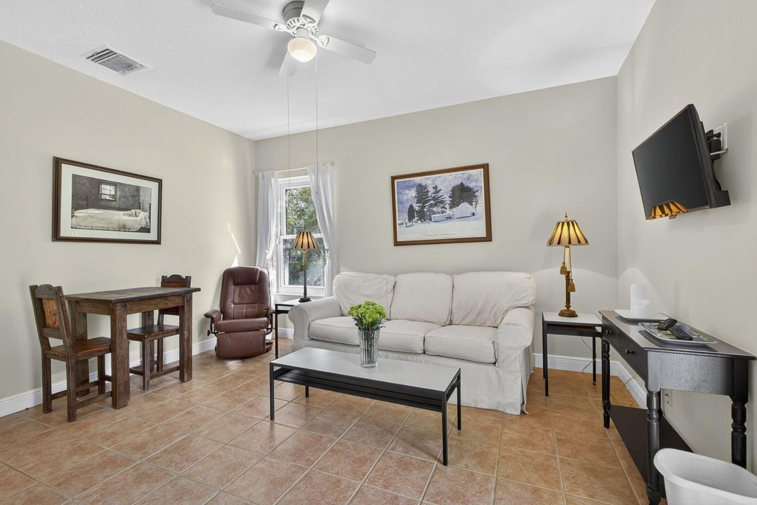 For Rent: $2,500 (1 beds, 1 baths, 500 Square Feet)