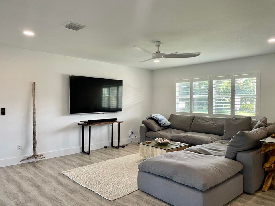 В аренду: $10,000 (2 спален, 2 ванн, 1304 Квадратных фут)