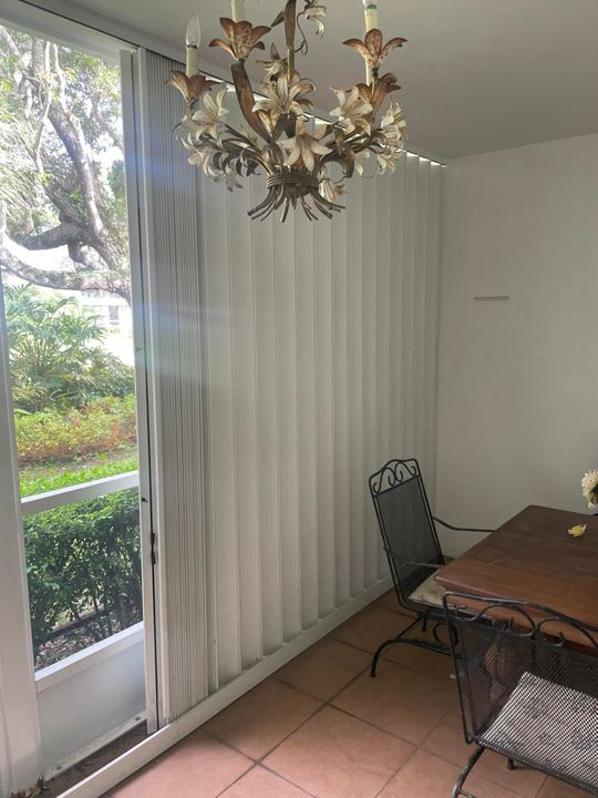 На продажу: $288,000 (2 спален, 2 ванн, 886 Квадратных фут)