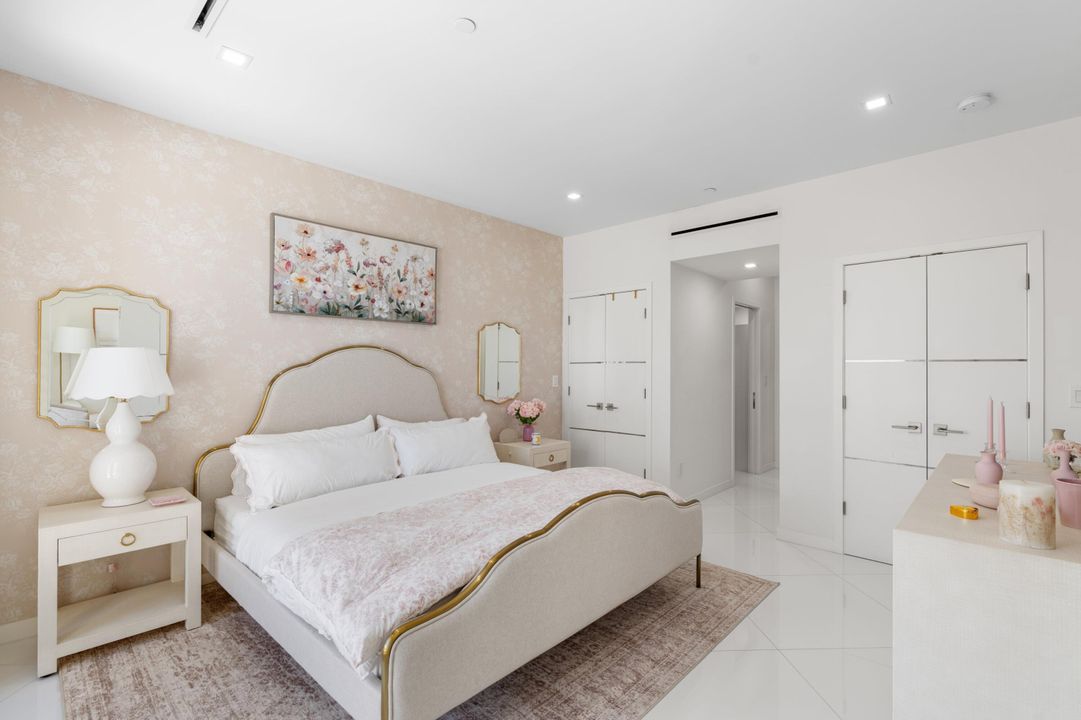 For Rent: $14,950 (1 beds, 2 baths, 1438 Square Feet)