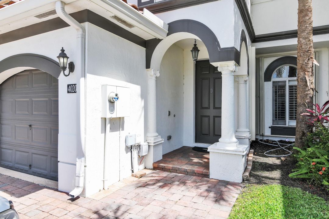 Active With Contract: $3,600 (3 beds, 2 baths, 1696 Square Feet)