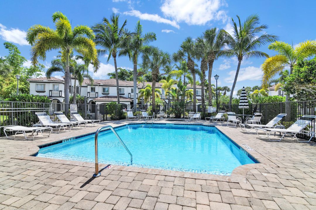 Active With Contract: $3,600 (3 beds, 2 baths, 1696 Square Feet)