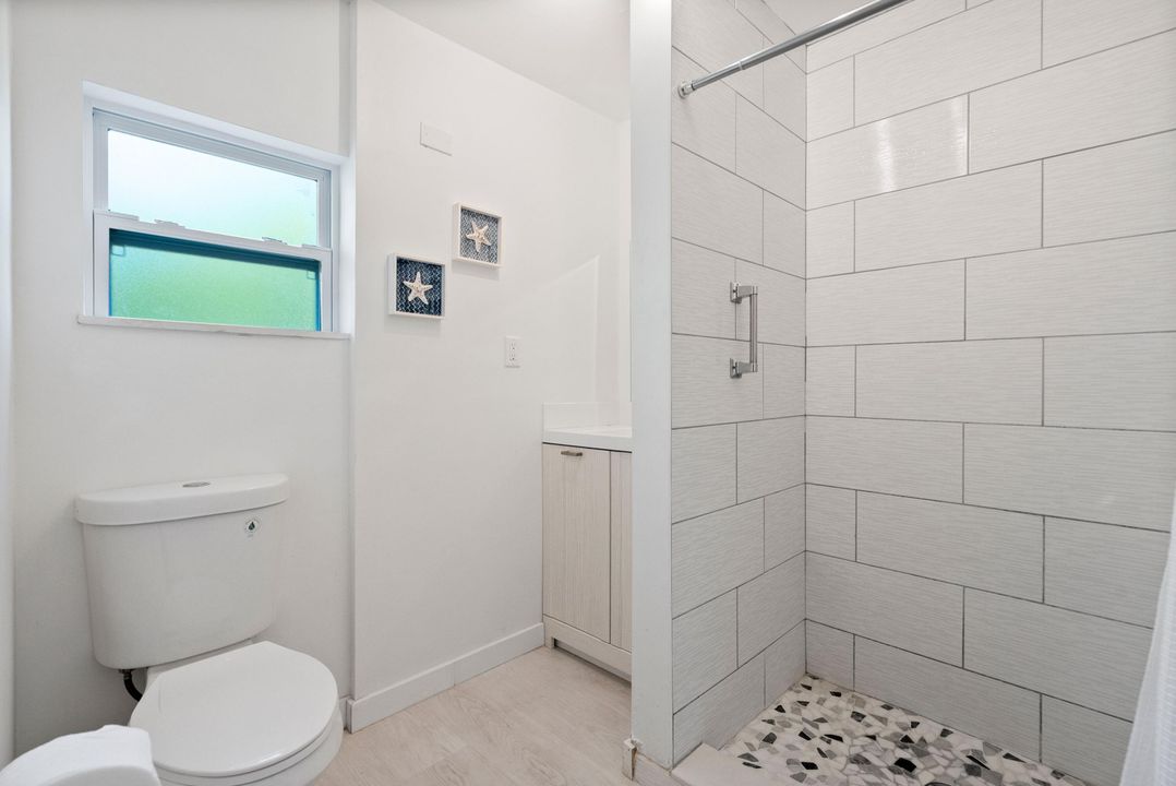 For Rent: $2,350 (2 beds, 1 baths, 780 Square Feet)