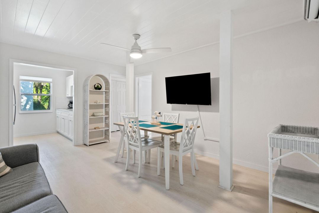 For Rent: $2,350 (2 beds, 1 baths, 780 Square Feet)