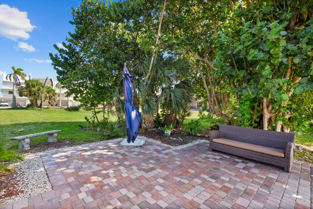 For Rent: $2,350 (2 beds, 1 baths, 780 Square Feet)