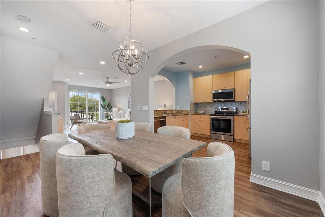 En Venta: $765,000 (3 camas, 3 baños, 1820 Pies cuadrados)