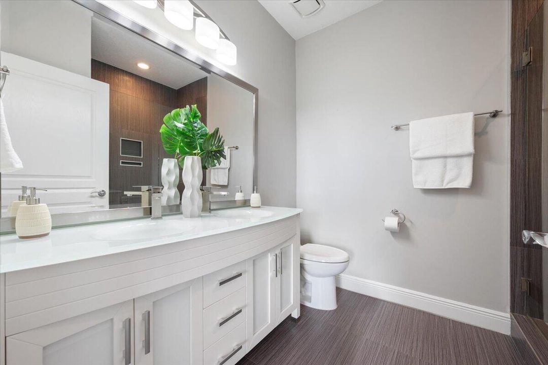 En Venta: $765,000 (3 camas, 3 baños, 1820 Pies cuadrados)