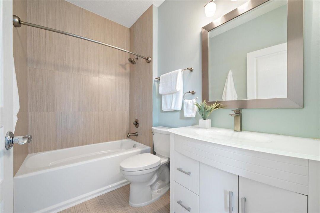 En Venta: $765,000 (3 camas, 3 baños, 1820 Pies cuadrados)