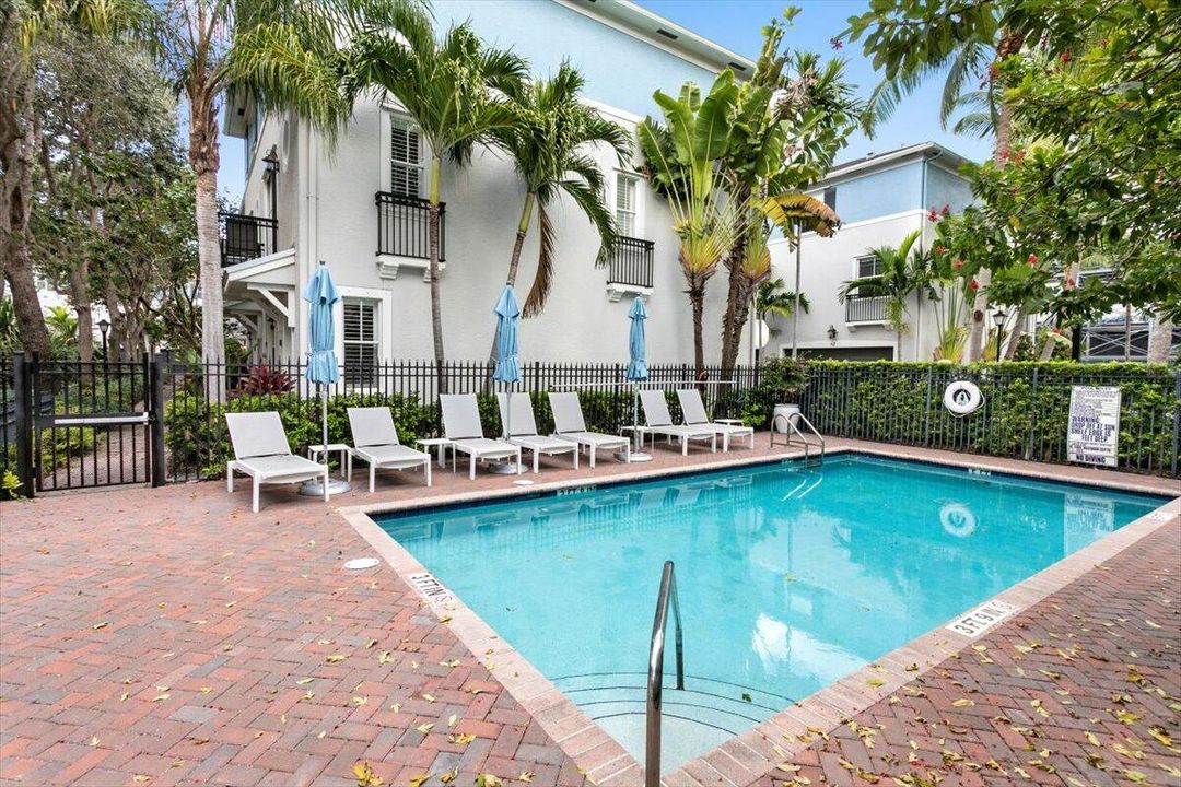 En Venta: $765,000 (3 camas, 3 baños, 1820 Pies cuadrados)