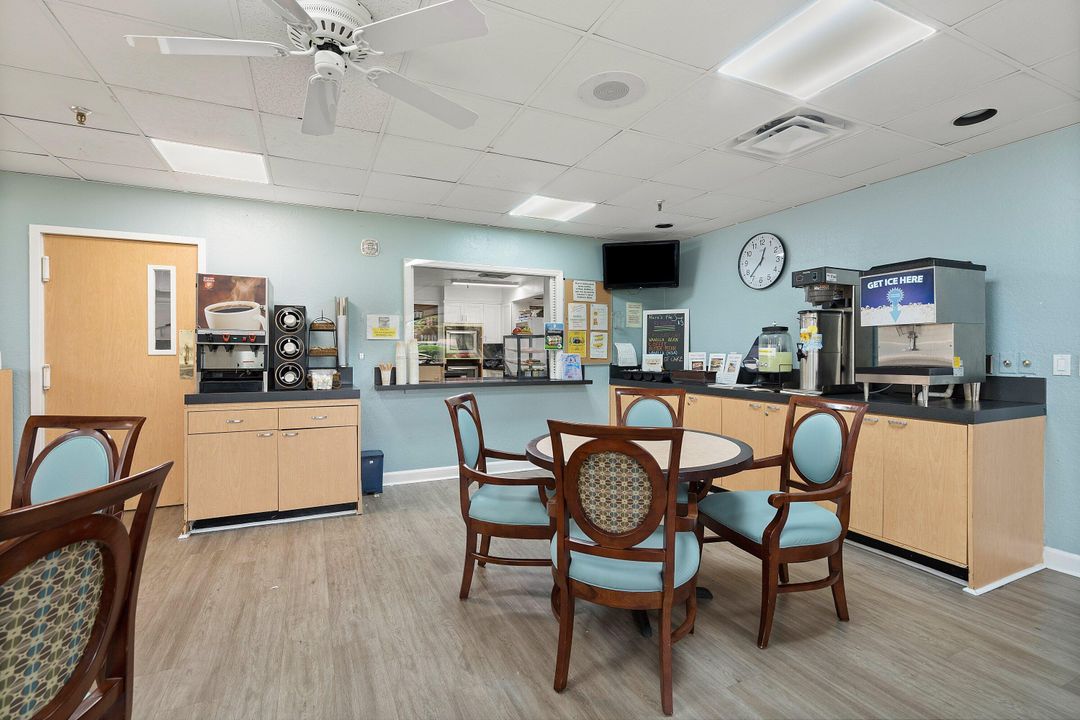 For Sale: $330,000 (2 beds, 2 baths, 1293 Square Feet)