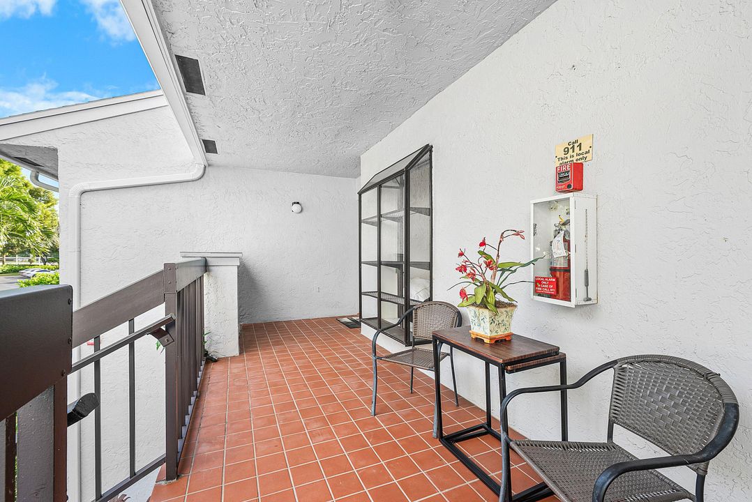 For Sale: $330,000 (2 beds, 2 baths, 1293 Square Feet)