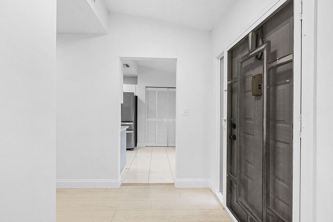 For Sale: $330,000 (2 beds, 2 baths, 1293 Square Feet)