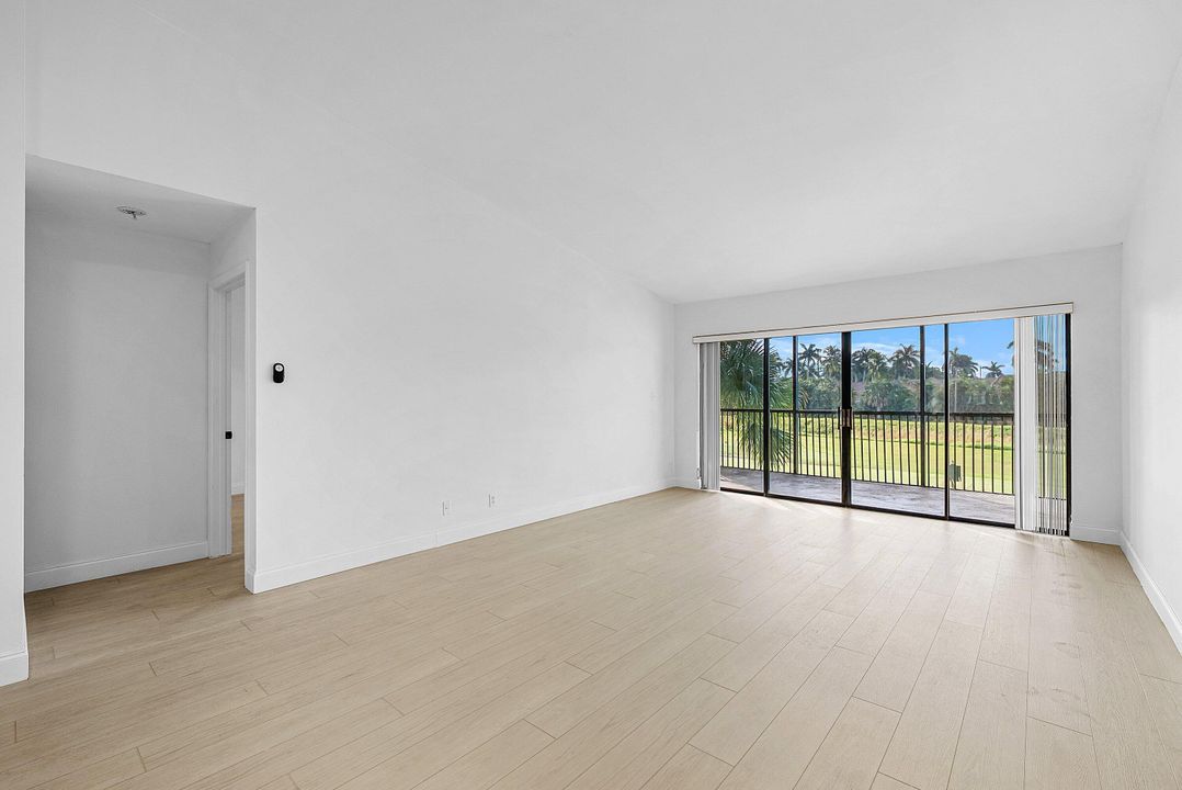 For Sale: $330,000 (2 beds, 2 baths, 1293 Square Feet)