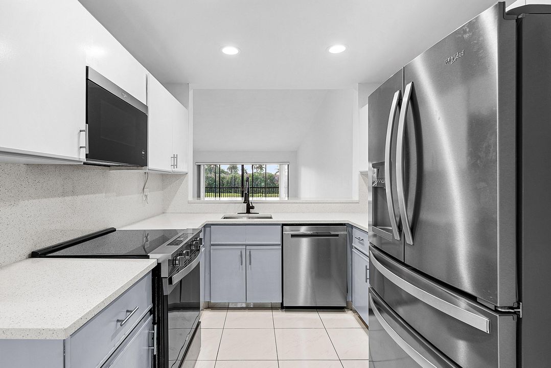 For Sale: $330,000 (2 beds, 2 baths, 1293 Square Feet)