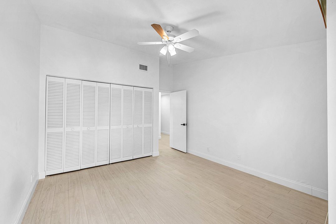 For Sale: $330,000 (2 beds, 2 baths, 1293 Square Feet)