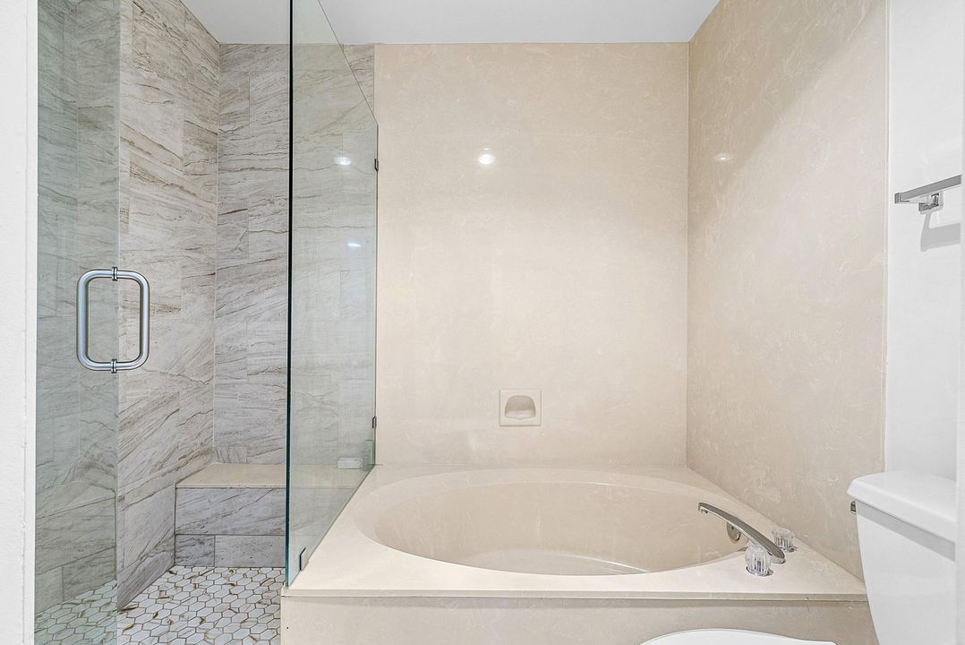 For Sale: $330,000 (2 beds, 2 baths, 1293 Square Feet)