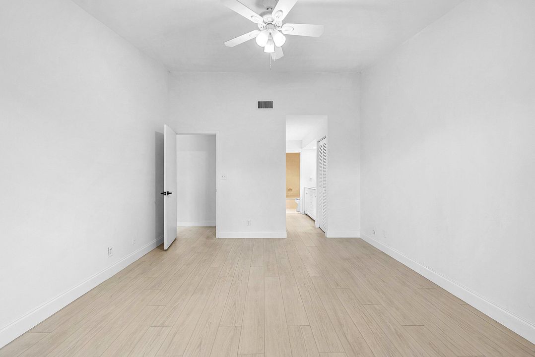 For Sale: $330,000 (2 beds, 2 baths, 1293 Square Feet)