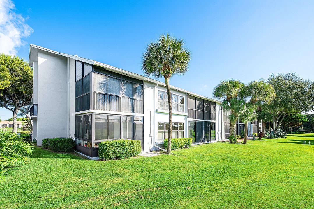 For Sale: $330,000 (2 beds, 2 baths, 1293 Square Feet)