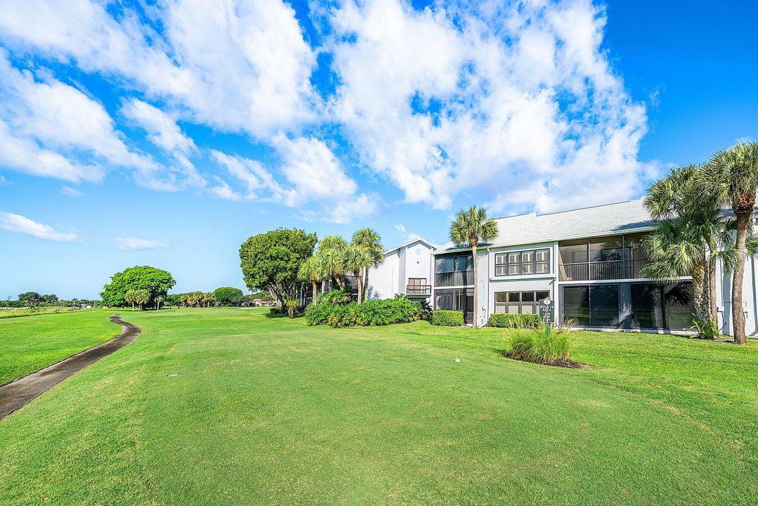 For Sale: $330,000 (2 beds, 2 baths, 1293 Square Feet)