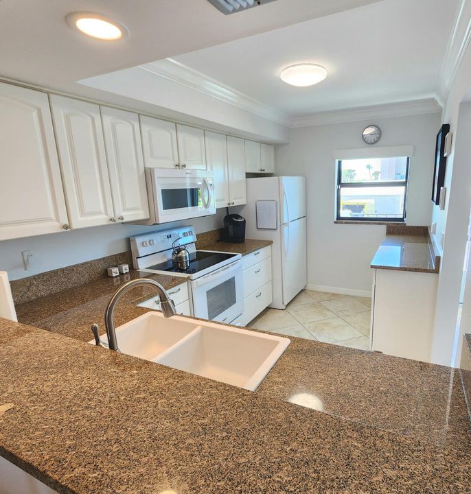 На продажу: $385,000 (2 спален, 2 ванн, 1078 Квадратных фут)