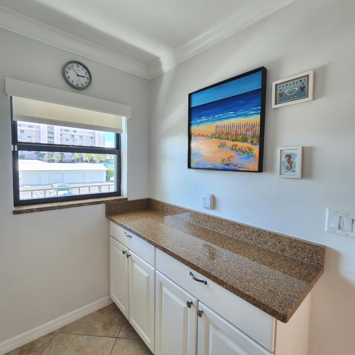 На продажу: $385,000 (2 спален, 2 ванн, 1078 Квадратных фут)